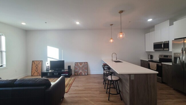 Building Photo - 111 75th St