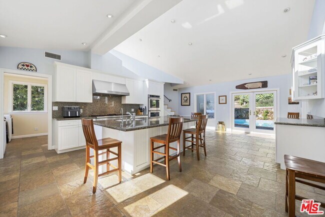 Building Photo - 11215 Sunset Blvd