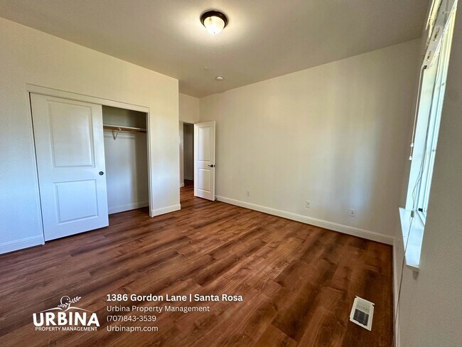 Building Photo - 1386 Gordon Ln