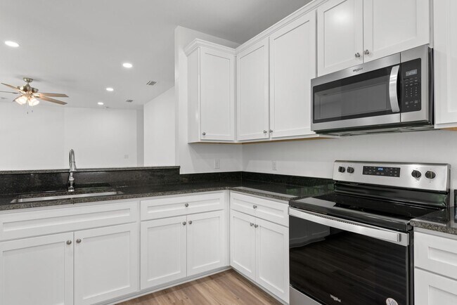 Building Photo - Spacious 3-Bedroom Home W/Office
