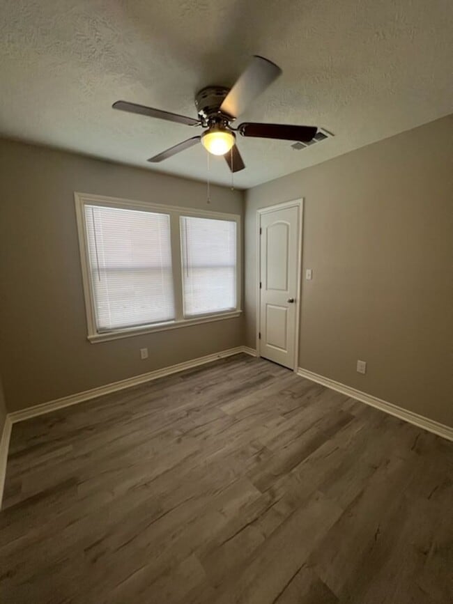 Building Photo - 4510 Clermont Ave