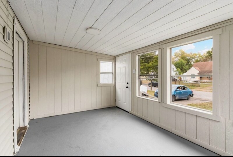 Building Photo - 1855 Jermain Dr