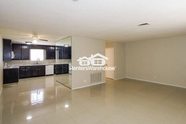 Building Photo - $500 Move-In Special!   Renters Warehouse ...