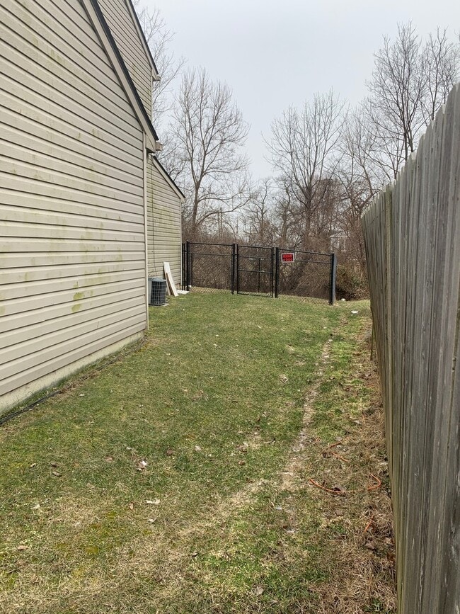 Building Photo - 3 Bedroom 3 Bath House with 2 Car Garage