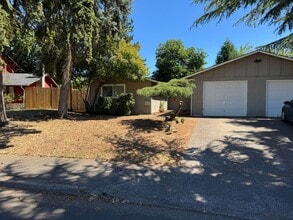 Building Photo - Updated 2-bedroom 1.5 bath duplex in Springfield!