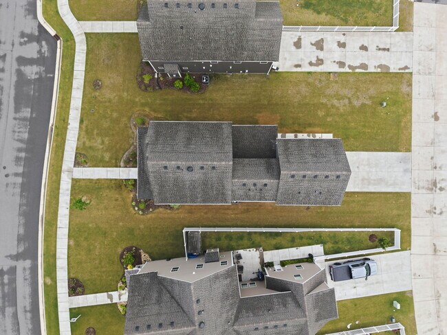 Building Photo - 208 Ryker Rd E