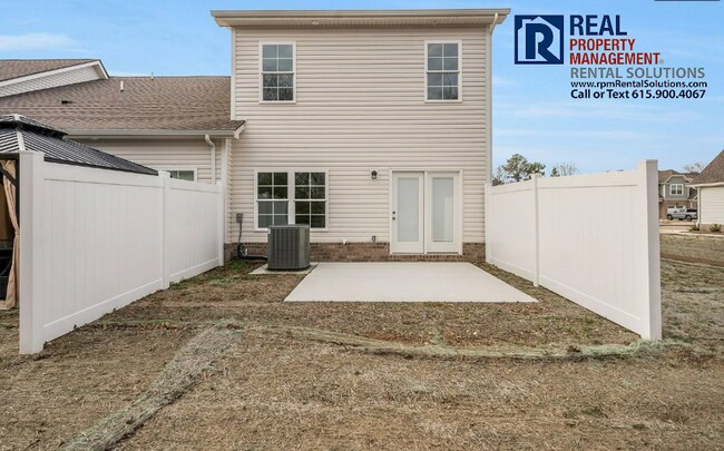 Building Photo - BRAND-NEW Stunning END-unit townhome in Manchester, attached garage!