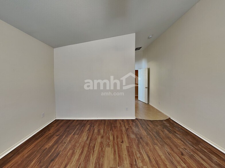 Building Photo - 15303 N 162nd Ln