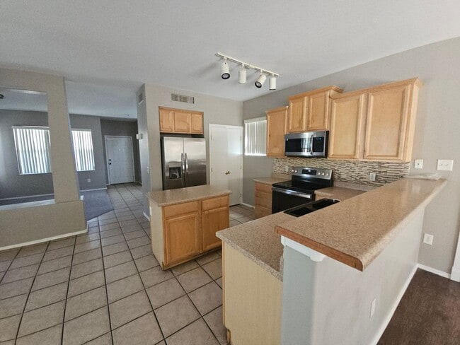 Building Photo - 4bd 2.5 bth 43rd Ave and vineyard