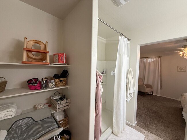 Building Photo - Upgraded and Spacious 4 Bed/2 Bath in Buckeye