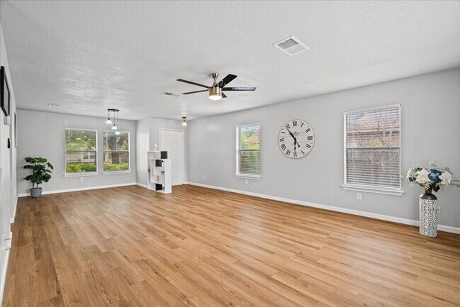 Building Photo - 2411 Glen Field Dr