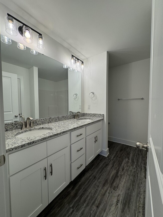 Building Photo - 2128 Middlebridge Ct