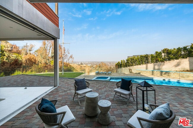 Building Photo - 770 Paseo Miramar