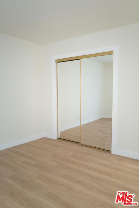 Building Photo - 860 S Kingsley Dr