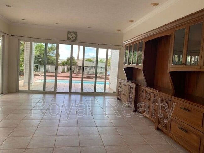 Building Photo - 6637 Hawaii Kai Dr