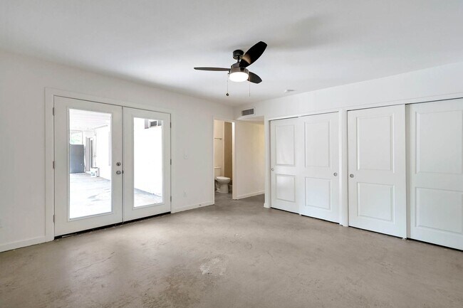 Building Photo - 5-Bedroom Tempe Home with Private Pool & Prime ASU Proximity