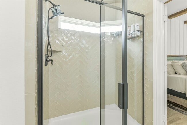 Building Photo - 5526 Hyde Park Dr