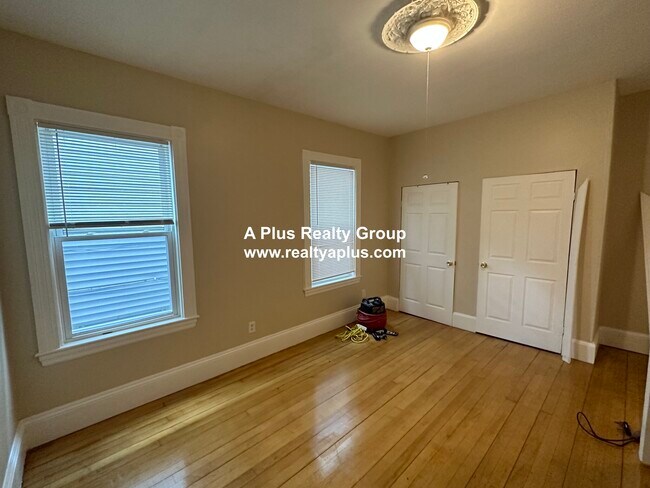 Building Photo - 3243 Washington St