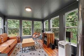 Building Photo - 3235 Woodview Dr SE