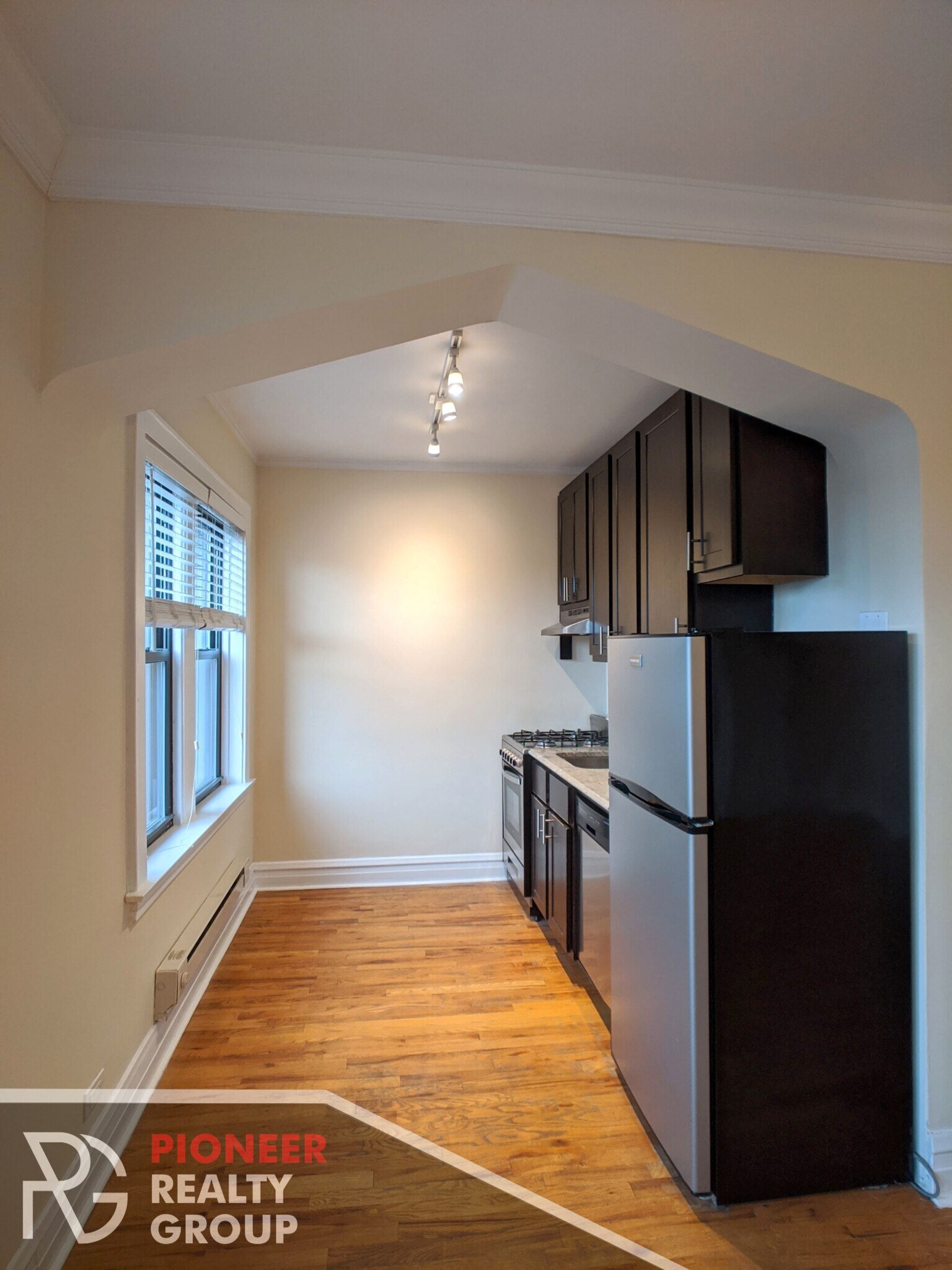 Building Photo - 4616 N Paulina St