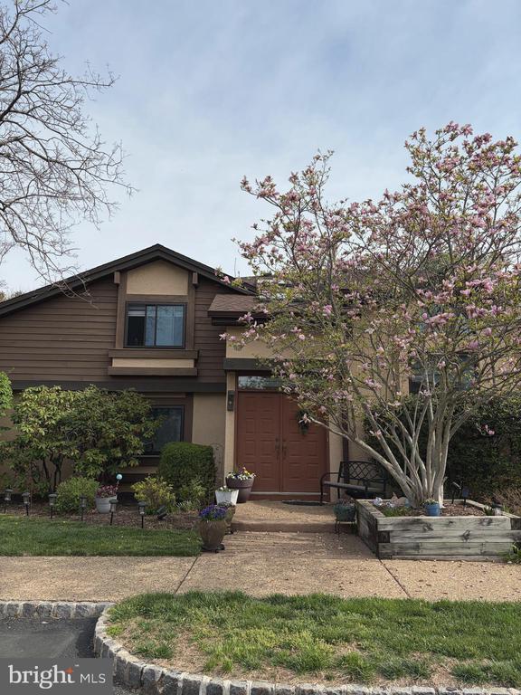 Building Photo - 98 Sayre Dr
