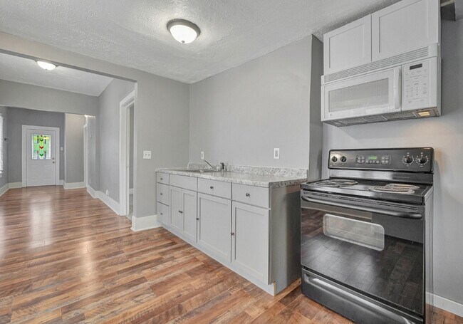 Building Photo - 820 Charleston St