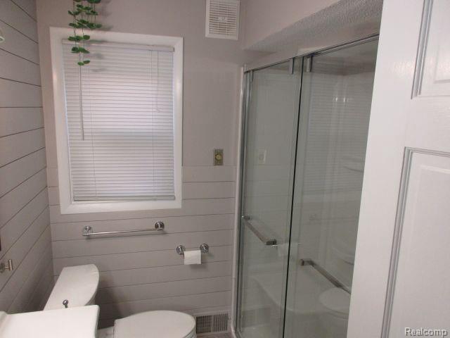 Building Photo - 320 Catalpa Dr