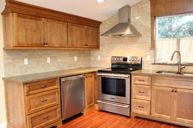 Building Photo - 3901 SE 49th Ave