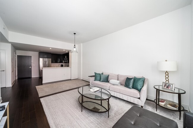 Building Photo - 1100 Maxwell Ln