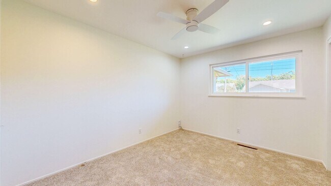 Building Photo - 1925 Leafgreen Dr