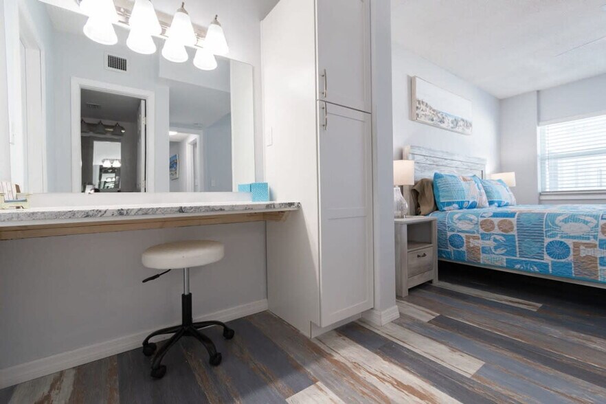 Building Photo - 205 Jimmy Buffett Mem Hwy