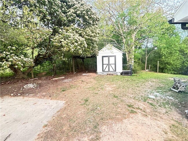 Building Photo - 3590 Chamblee Gap Rd