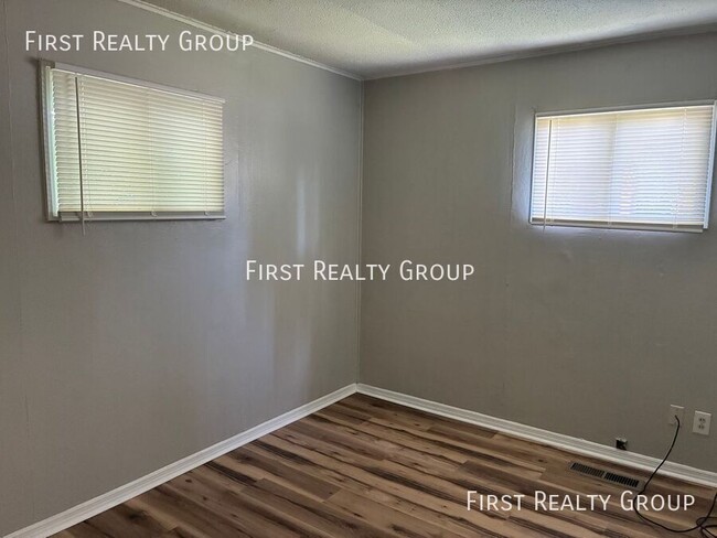 Building Photo - 4841 Gardendale Ave