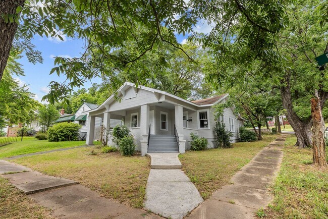Building Photo - Stunning Newly Remodeled Birmingham Home