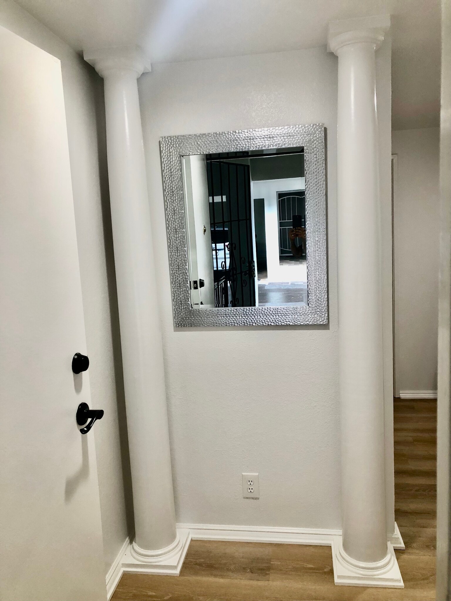 Entry - new flooring throughout - 1649 Waikahalulu Ln