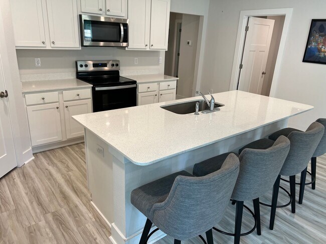 Building Photo - Beautiful 3 Bedroom, 2 Bath Pace Home avai...