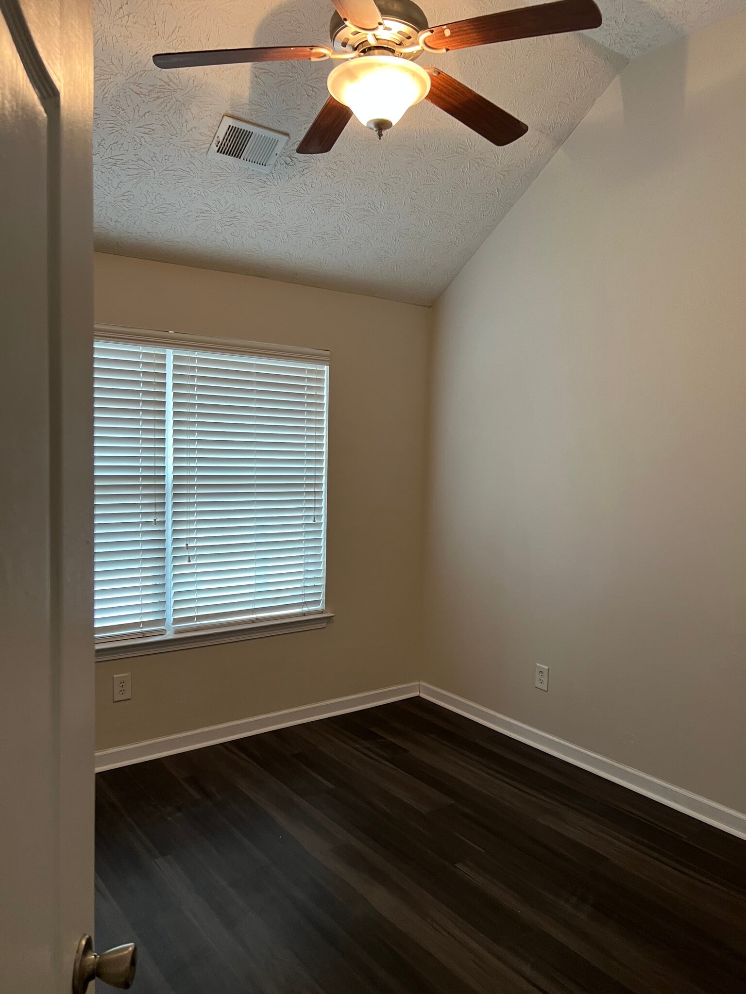 Building Photo - 827 Hannah Ct