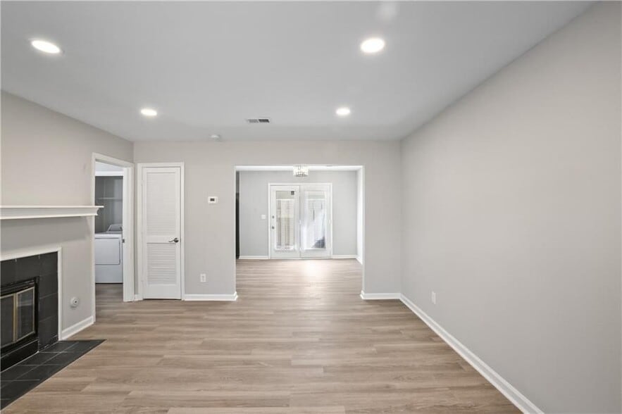 Building Photo - 124 Holcomb Ferry Rd