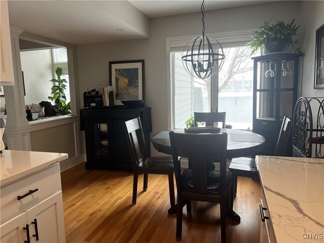 Building Photo - 191 Summerhaven Dr S