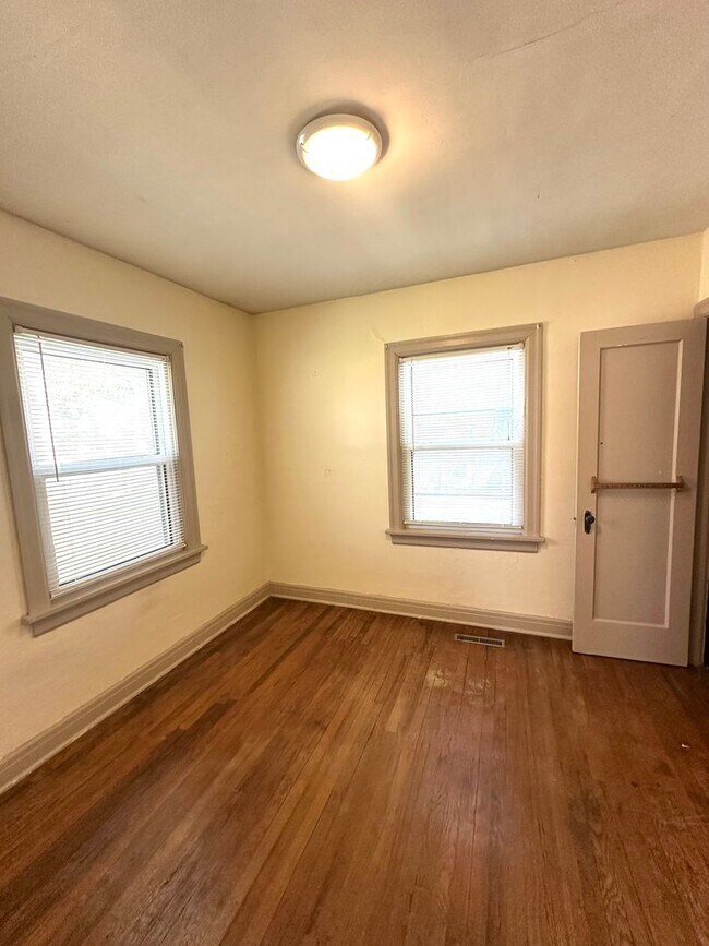 Building Photo - Cute House For Rent!