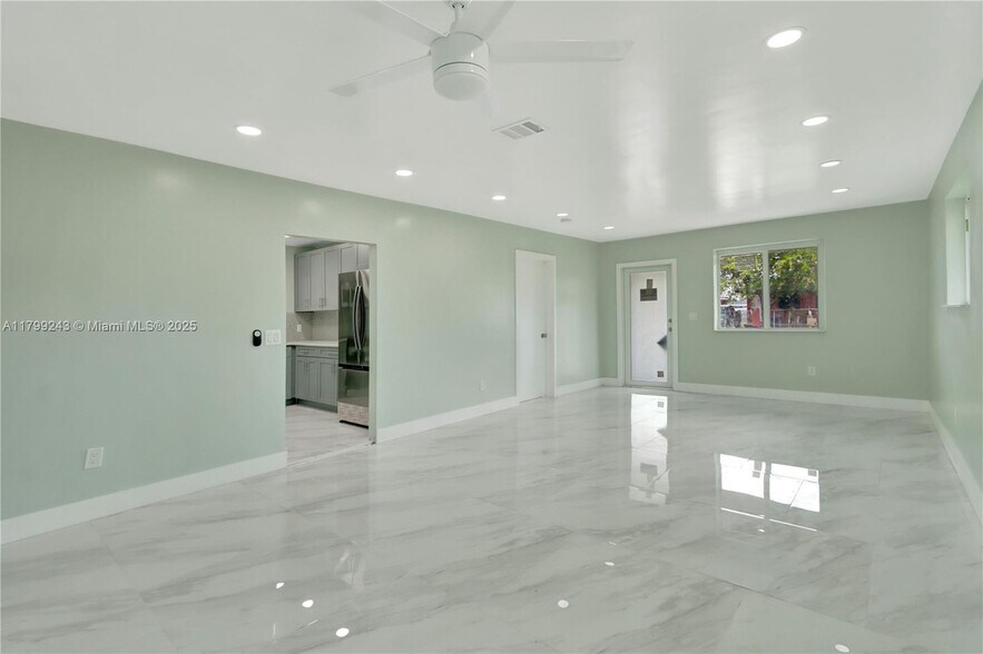 Building Photo - 10370 SW 174th Ter