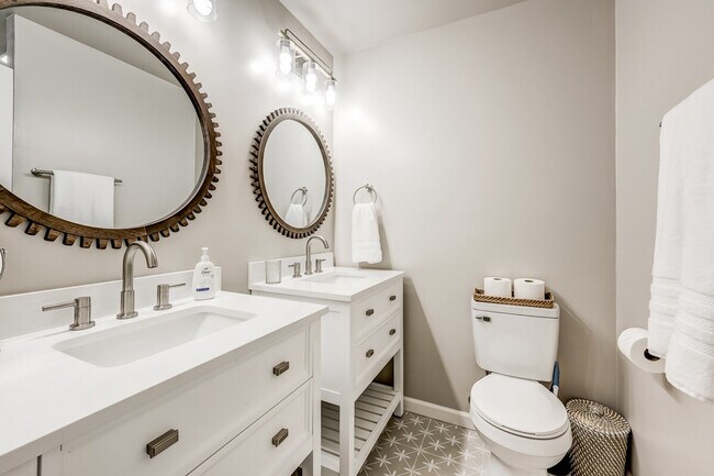 Building Photo - 11 N Pecan Dr