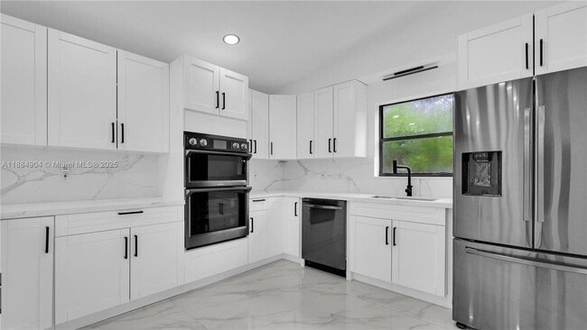 Building Photo - 2413 Gulfstream Ln