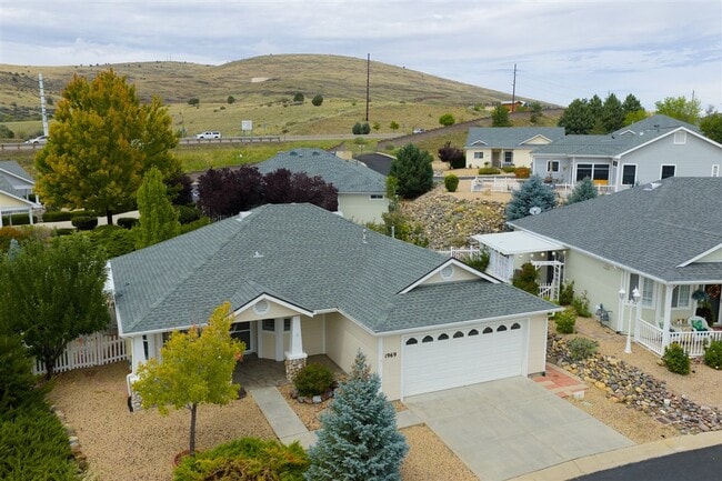 Building Photo - 2 bedroom, 2 bathroom home in Victorian Es...