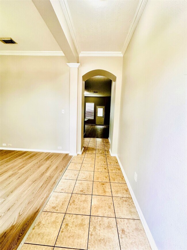 Building Photo - 20747 Pine Rain Ct