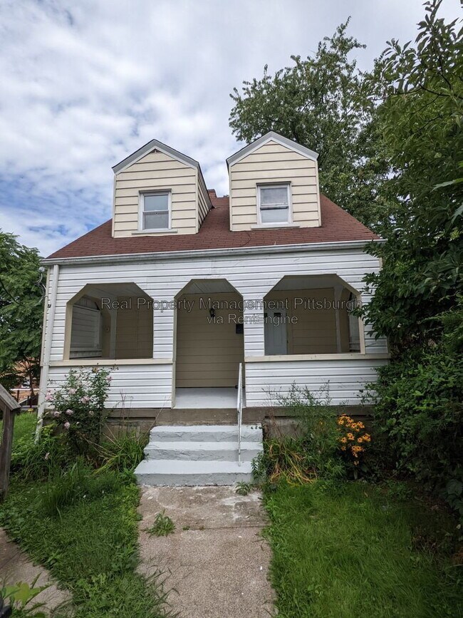 Building Photo - 302 W Miller Ave
