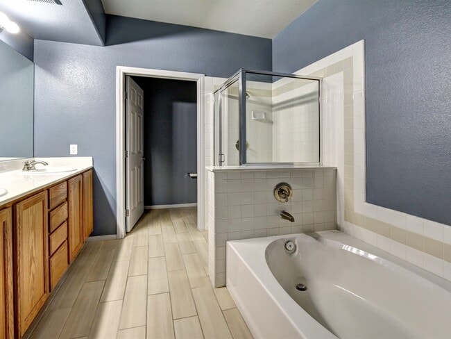 Building Photo - 10809 Garden Mist Dr