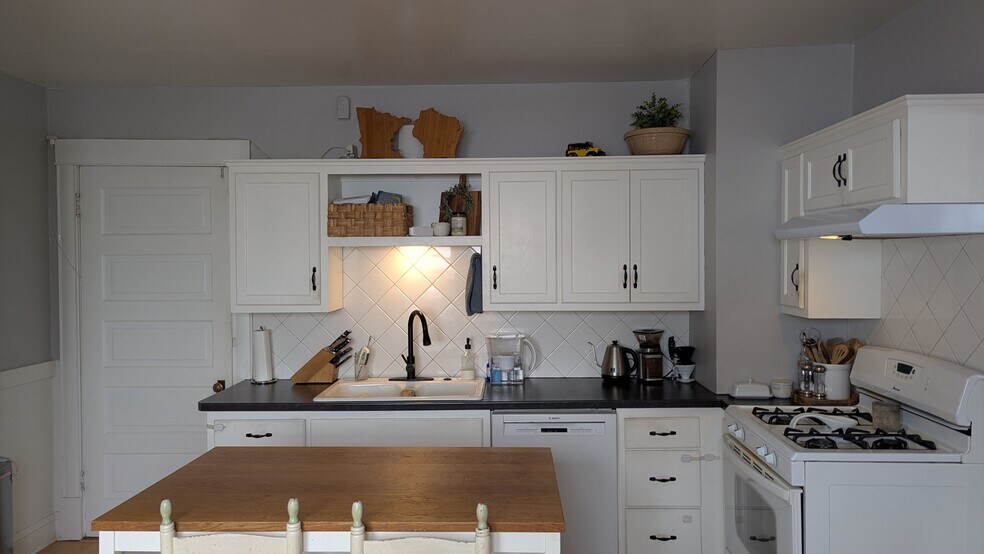 Building Photo - 1534 Jefferson St NE