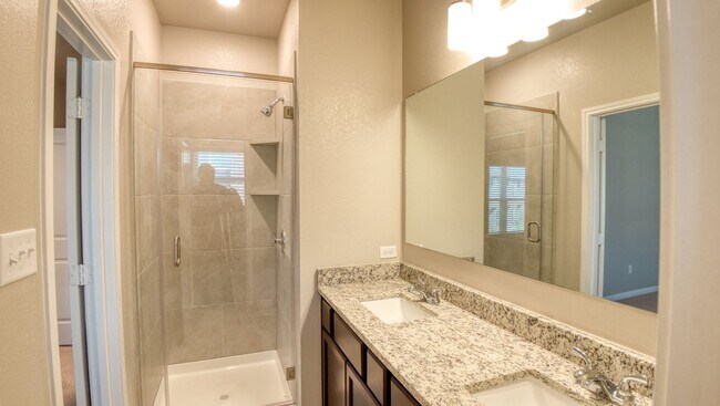 Building Photo - Spacious Townhome Available Now!