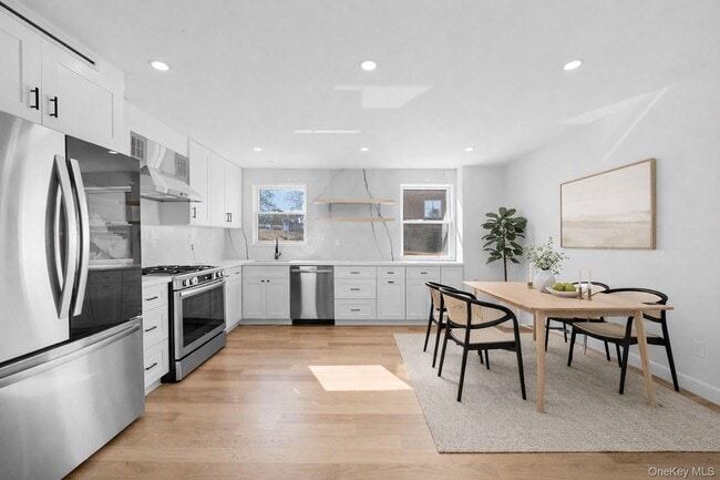 Building Photo - 68-21 Cloverdale Ln